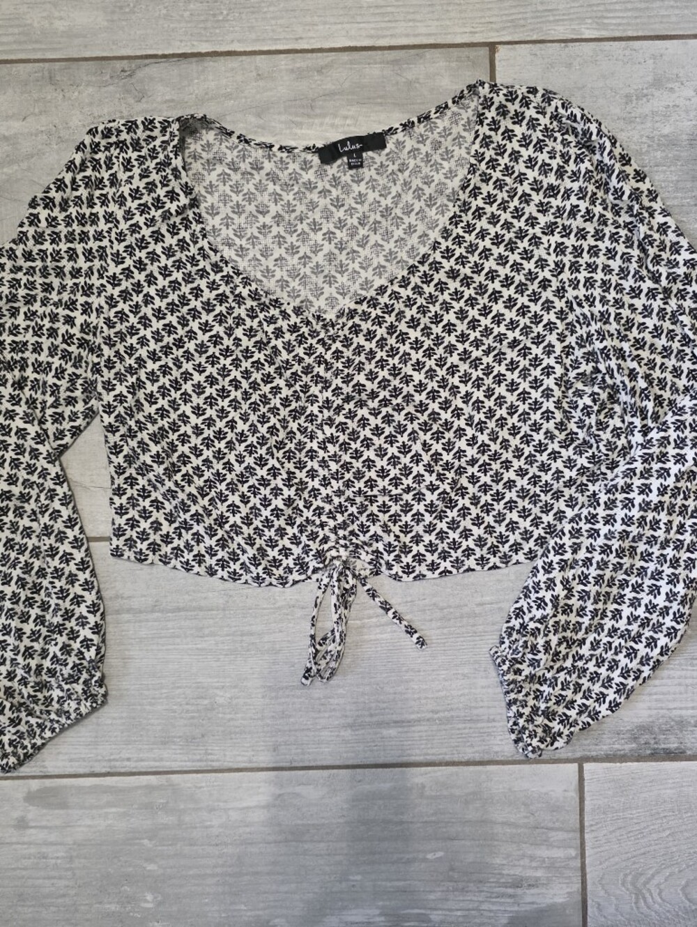 Lulu's Black and White Floral Textured Top
